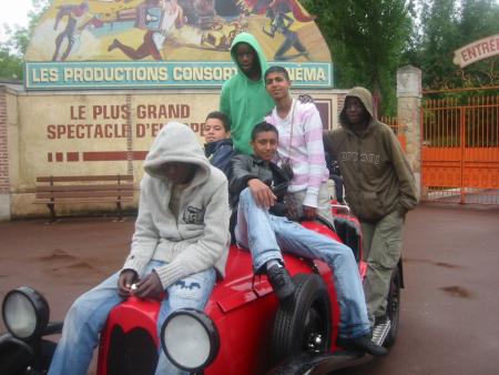 sisi la familiaa sur le bolide lol